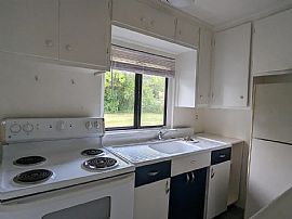 Cozy 2 Bedroom Home For You! in Sacramento, CA (Photo 4 of 10)