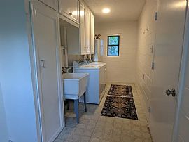 Cozy 2 Bedroom Home For You! in Sacramento, CA (Photo 6 of 10)