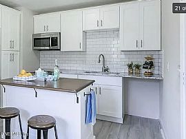 Move-In Ready with Lots of Updates in One of The Most Popular N in Jacksonville, FL (Photo 3 of 9)