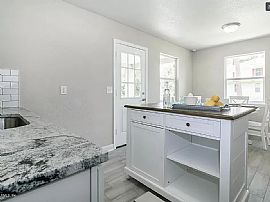 Move-In Ready with Lots of Updates in One of The Most Popular N in Jacksonville, FL (Photo 4 of 9)