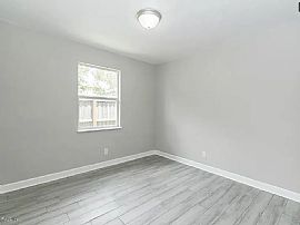 Move-In Ready with Lots of Updates in One of The Most Popular N in Jacksonville, FL (Photo 7 of 9)