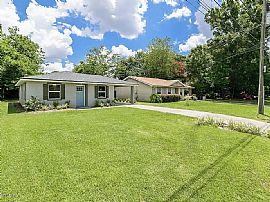 Move-In Ready with Lots of Updates in One of The Most Popular N in Jacksonville, FL (Photo 9 of 9)