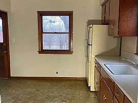 This Gorgeous 2 Bedroom Single Family Is Available Now. in Milwaukee, WI (Photo 7 of 10)