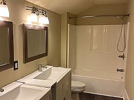 Charming 2-Bedroom in Nashville, TN (Photo 5 of 9)