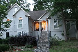 Check It Out in Jackson, MS (Photo 2 of 12)