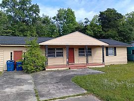 Single Story House with 3 Bedrooms, and 1.5 Bath in Jacksonville, FL