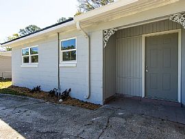 Newly Renovated Block Home with Fresh Paint Inside and Out, Flo in Jacksonville, FL (Photo 8 of 10)