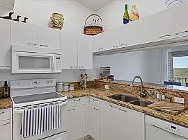 Close Distance to Holmes Beach!  in Bradenton Beach, FL (Photo 10 of 12)