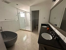 Boaters Dream Home in Miami, FL (Photo 11 of 12)