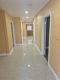 Beautiful Three Bed Home in Miami, FL (Photo 2 of 12)