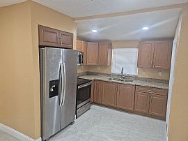 Beautiful Three Bed Home in Miami, FL (Photo 3 of 12)