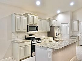 A Well Furnished Home in Midland, TX (Photo 4 of 12)