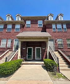 A Modern 3bed Luxury Condominium in a Great Community in Southfield, MI