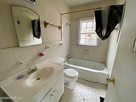 Newly Renovated House For Rent  in Meridian, MS (Photo 4 of 5)