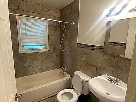 This 3-Bedroom, 1-Bathroom in Detroit, MI (Photo 4 of 4)