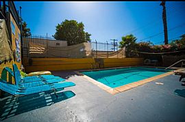 Lovely Single Bedroom in Los Angeles, CA (Photo 11 of 12)