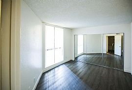 Lovely Single Bedroom in Los Angeles, CA (Photo 8 of 12)
