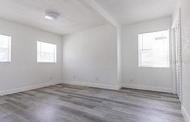 2 Bedrooms / 1 Bathroom Approx. 1, 090 Sf Per Assessor in Phoenix, AZ (Photo 2 of 2)