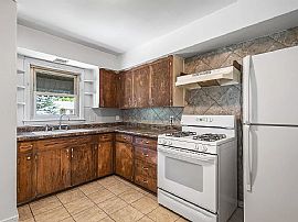 1035 South 7th Avenue, Wausau, Wi 54401 in Wausau, WI (Photo 4 of 12)