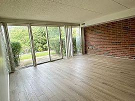 3 Story Brick Townhouse 2 Large Bedroom + 1den/ Office and 2.5  in Chicago, IL (Photo 2 of 12)