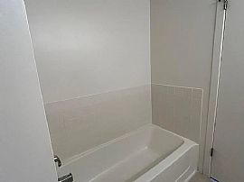 3 Story Brick Townhouse 2 Large Bedroom + 1den/ Office and 2.5  in Chicago, IL (Photo 5 of 12)