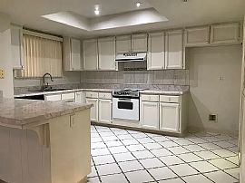3 Bedrooms, 2 Bath Townhouse with a Spacious Two-Car Garage  in Madera, CA (Photo 4 of 8)