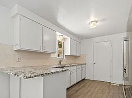 Nice House  in Eagle, ID (Photo 3 of 7)