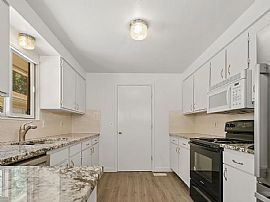 Nice House  in Eagle, ID (Photo 4 of 7)