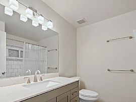 Nice House  in Eagle, ID (Photo 7 of 7)