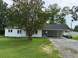 Nice House  in Batesburg, SC (Photo 2 of 7)