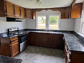 Nice House  in Batesburg, SC (Photo 4 of 7)