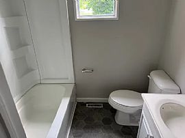 Nice House  in Batesburg, SC (Photo 6 of 7)