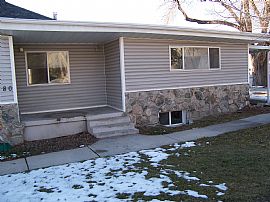 WE RENT WITH GAY PRIDE! 4BD, 3FB,UT,INC in Holladay, UT