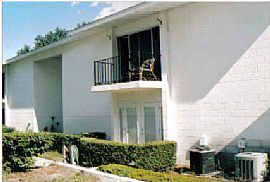 two bedroom on Lake Buckeye in Winter Haven, FL (Photo 2 of 6)