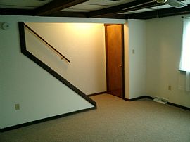 Beautiful 3-level Townhouse, Garage, A/C in Crafton, PA (Photo 6 of 6)