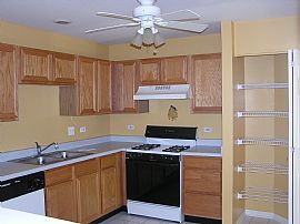 Rare 3 Brs/2Bths Townhouse in West Chicago, IL (Photo 2 of 4)