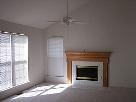 Rare 3 Brs/2Bths Townhouse in West Chicago, IL (Photo 4 of 4)