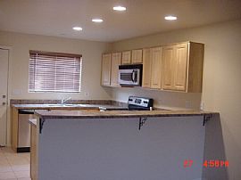 ~ SPACIOUS, BEAUTIFUL TOWNHOUSE ~       in Tucson, AZ (Photo 6 of 6)