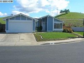 Beautiful 4bed/2bath, on hills & private in Pittsburg, CA
