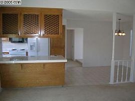 Beautiful 4bed/2bath, on hills & private in Pittsburg, CA (Photo 6 of 6)