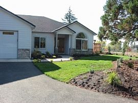 Fully Furnished House in Medford, OR