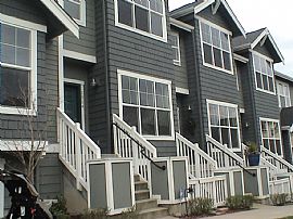 Beautiful townhouse  in Issaquah, WA