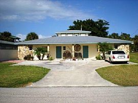 2 Br 2 Ba 1 Block to The Beach with Wifi Includes All Utilities in Fort Pierce, FL