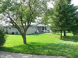 Beautiful Family Ranch Home in Mukwonago, WI (Photo 2 of 2)