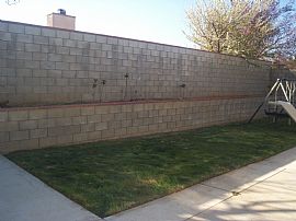 Luxurious Three Bedroom Home in Palmdale, CA (Photo 2 of 4)