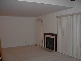 Immaculate Townhome in Chicago Suburbs in Elgin, IL (Photo 2 of 6)