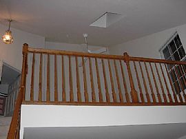 Immaculate Townhome in Chicago Suburbs in Elgin, IL (Photo 4 of 6)