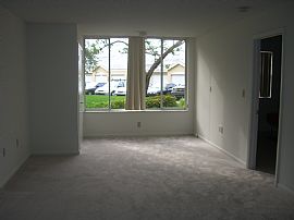 X-tra clean 1 br apt w/garage Ft Laud. in Fort Lauderdale, FL (Photo 2 of 6)