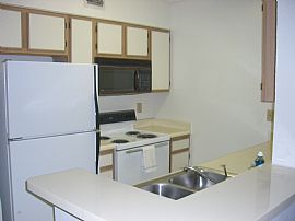 X-tra clean 1 br apt w/garage Ft Laud. in Fort Lauderdale, FL (Photo 5 of 6)
