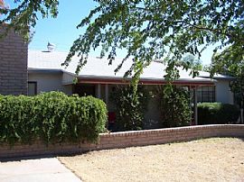 Great Pet Friendly 2 Bedroom with Den in Phoenix, AZ